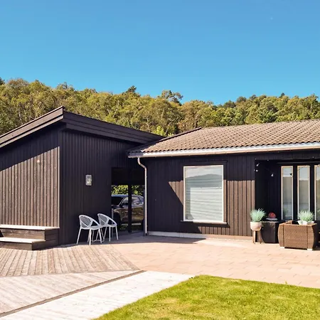 Beautiful In With Kitchen Lyngdal